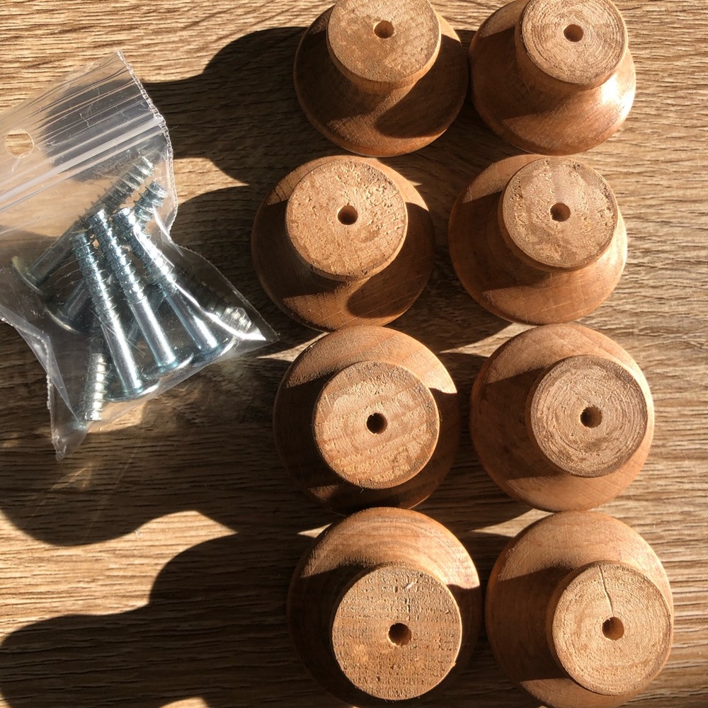 Set of 8 drawer pulls /knobs - Picture 4 of 4